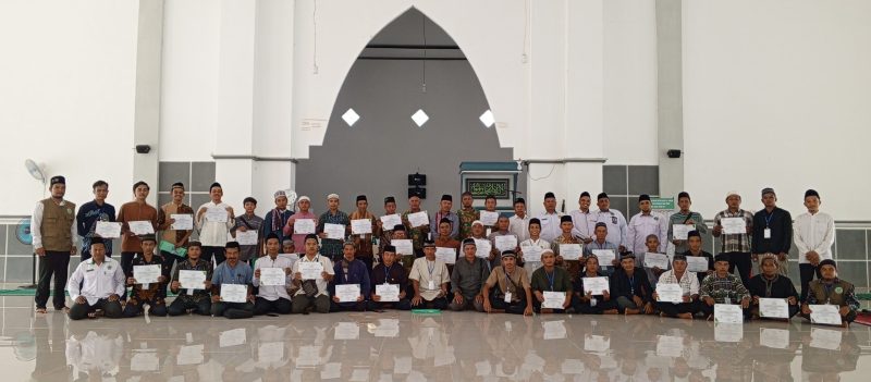 Peserta Pelatihan Khatib dan Bilal PD IPARI Melawi Angkatan Pertama dari 3 kecamatan: Tanah Pinoh, Tanah Pinoh Barat dan Sokan 