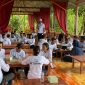 Para peserta Capacity Building Moderasi Beragama sedang aktif berdiskusi tentang game Peta Komitmen kebangsaan dipandu fasilitator.